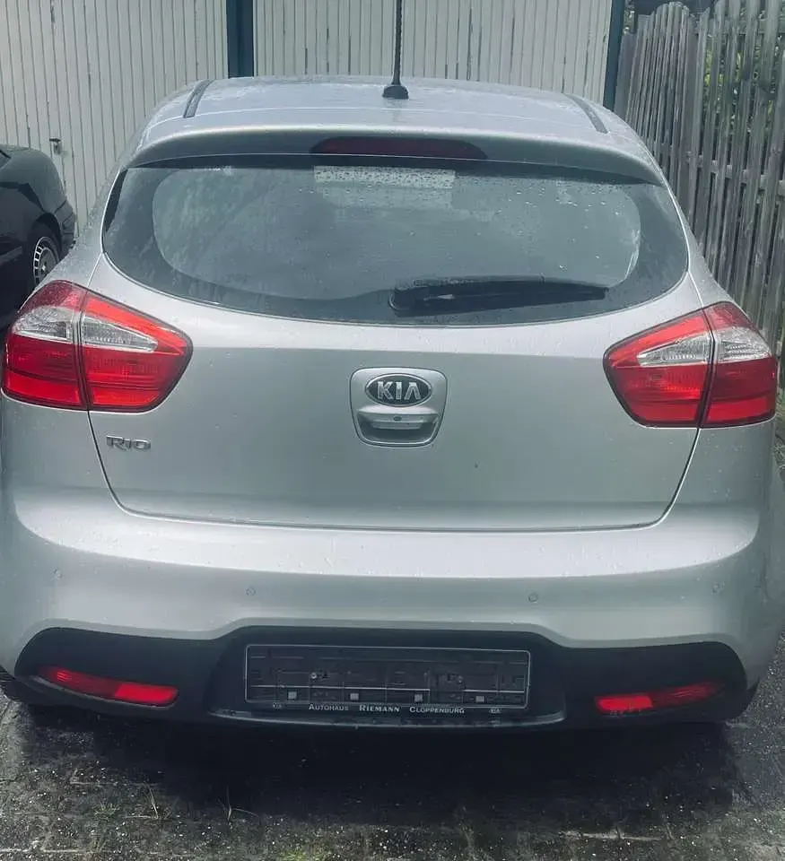 Gebraucht Kia Rio Spirit 86 PS (63 kW) 2014 Silber Limousine