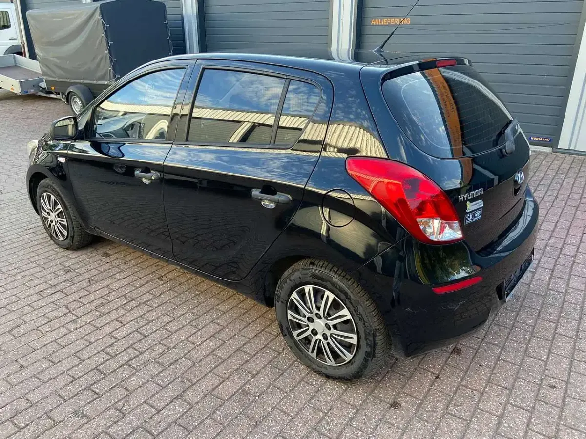 Gebraucht Hyundai i20 Trend 101 PS (74 kW) 2014 Schwarz Kleinwagen