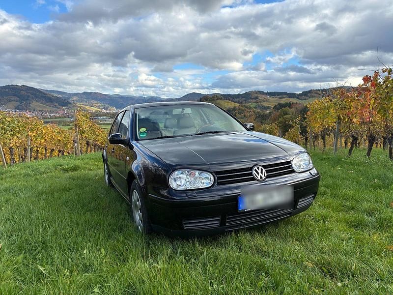 Schwarz Gebraucht 2002 VW Golf Limousine | 3.740 € (Teuer) - Bild 1/4