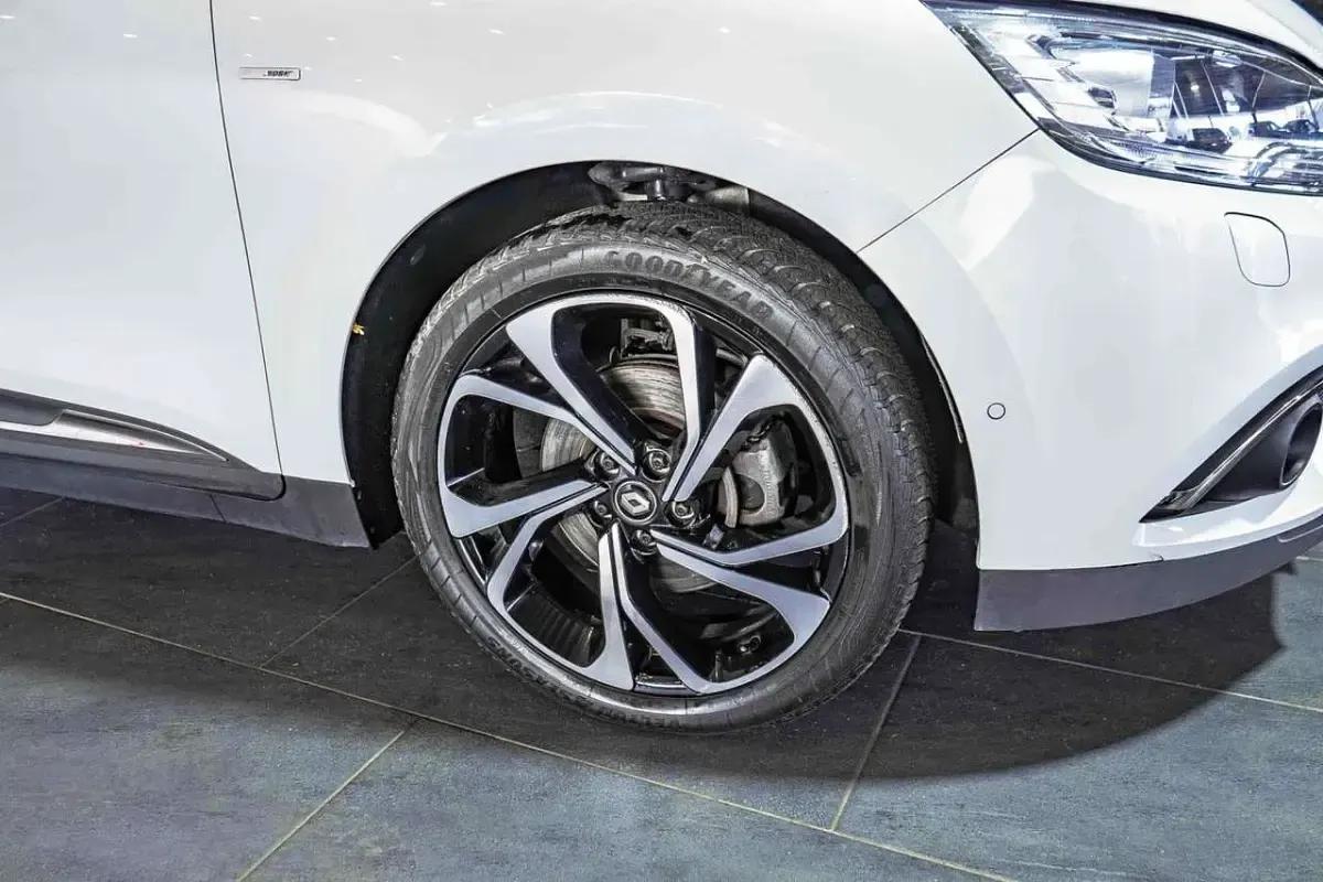 Gebraucht Renault Scénic IV Bose Edition 163 PS (119 kW) 2018 Weiß Van / Kleinbus