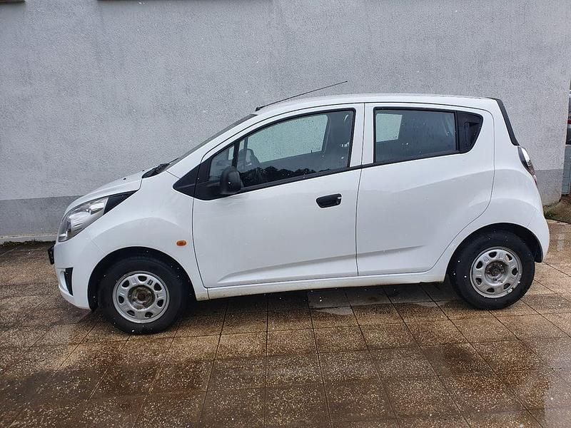 Gebraucht Chevrolet Spark 68 PS (50 kW) 2011 Weiß Kleinwagen
