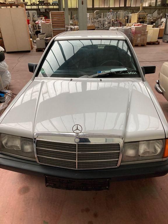 Silber Gebraucht 1986 Mercedes 190 Limousine | 3.750 € - Bild 1/4