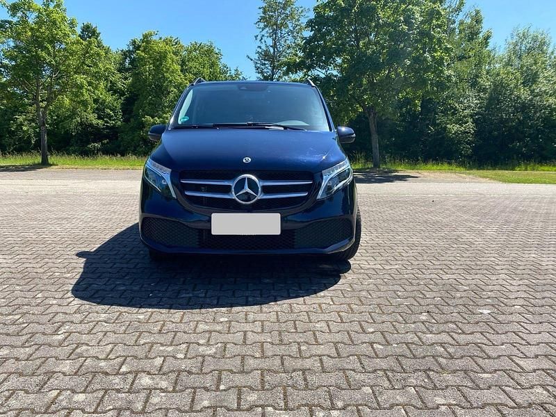 Blau Gebraucht 2021 Mercedes V250 Edition Van / Kleinbus | 45.200 € (Superpreis) - Bild 1/4
