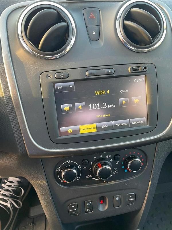 Gebraucht Dacia Sandero 90 PS (66 kW) 2015 Weiß SUV