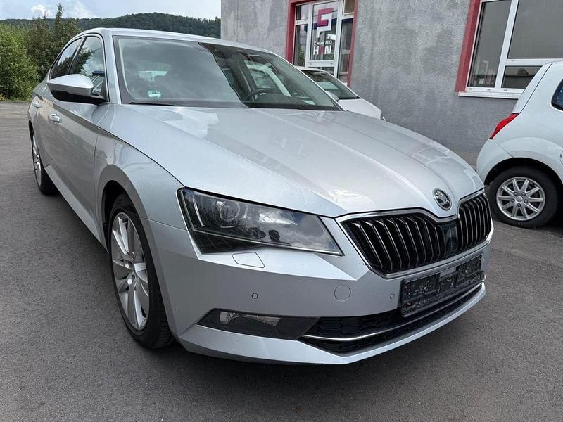 Silber Gebraucht 2017 Skoda Superb Limousine | 13.990 € (Etwas zu teuer) - Bild 1/4