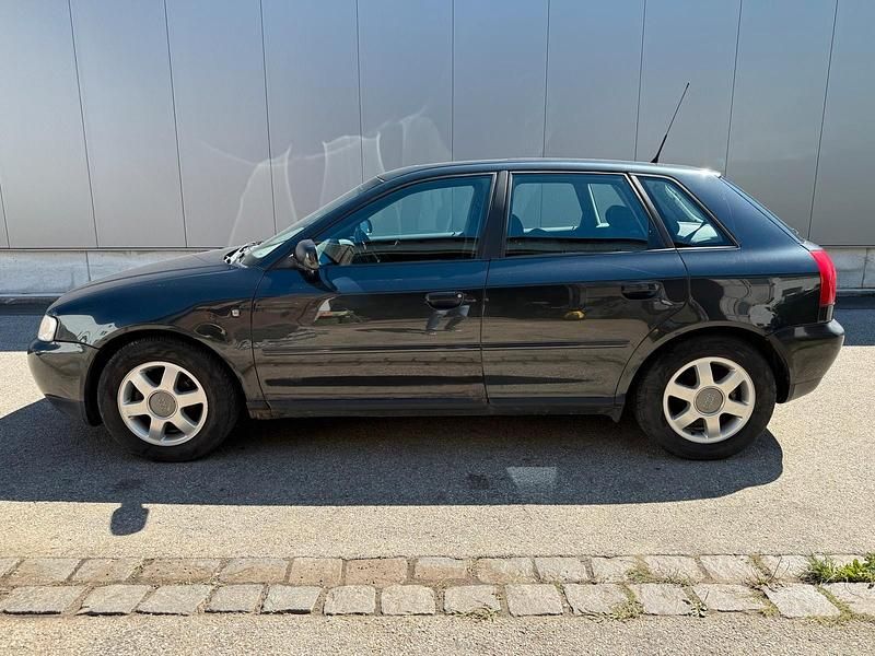 Gebraucht Audi A3 Ambiente 101 PS (74 kW) 1999 Schwarz Kleinwagen