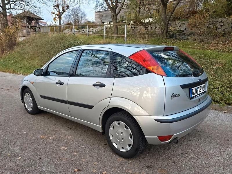 Gebraucht Ford Focus 101 PS (74 kW) 2002 Silber Limousine
