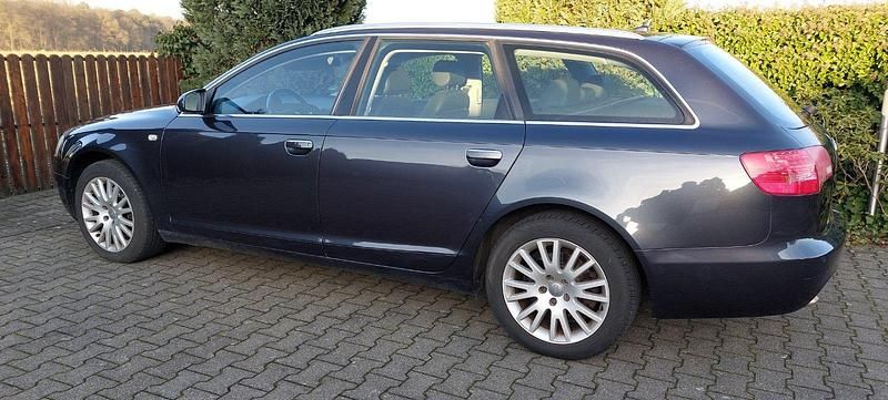 Grau Gebraucht 2006 Audi A6 Kombi | 3.600 € (Fairer Preis) - Bild 1/4
