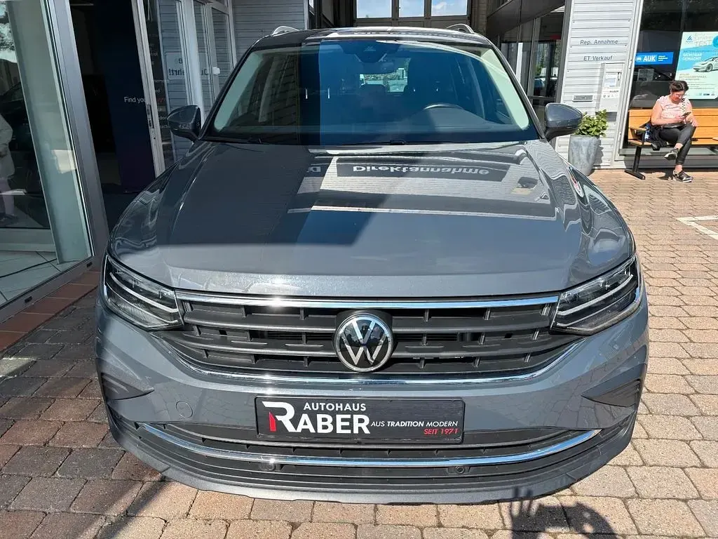 Gebraucht VW Tiguan United 150 PS (110 kW) 2021 Grau SUV