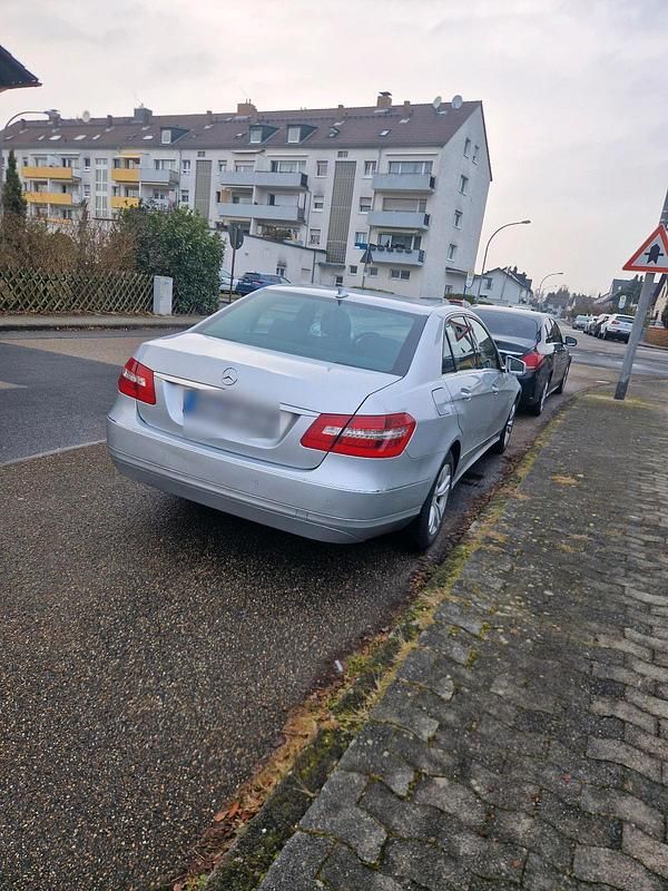 Gebraucht Mercedes E220 170 PS (125 kW) 2008 Silber Limousine