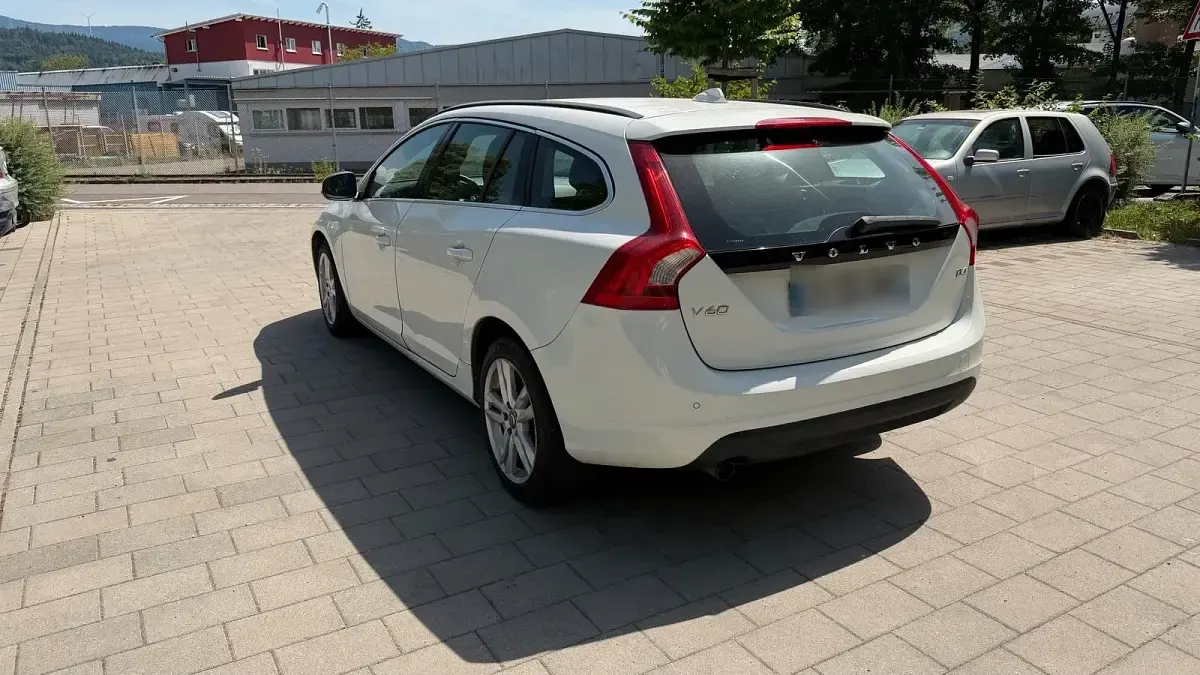 Gebraucht Volvo V60 163 PS (119 kW) 2013 Weiß Kombi