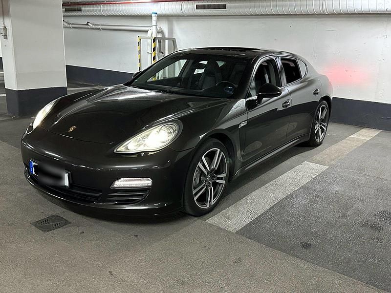 Gebraucht Porsche Panamera 250 PS (183 kW) 2012 Grau Kleinwagen