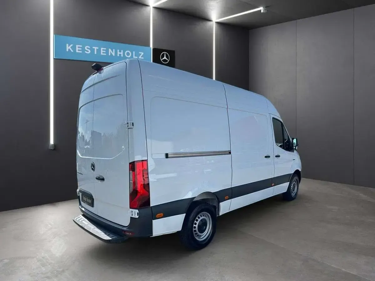 Gebraucht Mercedes Sprinter 100 kW (136 PS) 2024 Arktikweiß Van