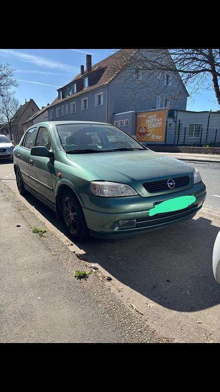 Grün Gebraucht 1998 Opel Astra Limousine | 800 € (Guter Preis) - Bild 1/4