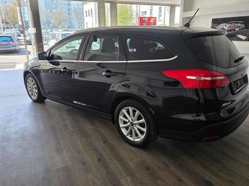 Gebraucht Ford Focus Titanium 125 PS (91 kW) 2019 Schwarz Kombi