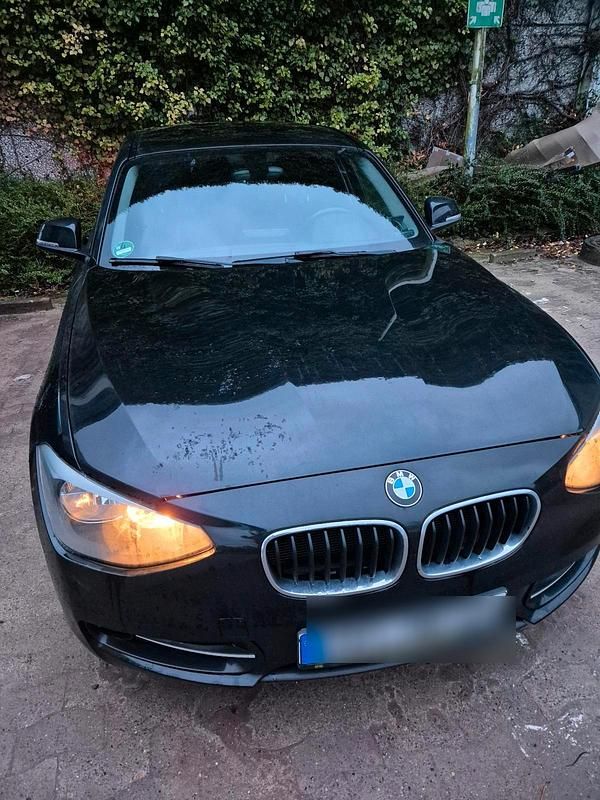 Schwarz Gebraucht 2013 BMW 116 Sport Line Kleinwagen | 8.500 € - Bild 1/4