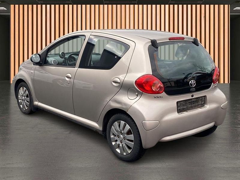 Gebraucht Toyota Aygo Basis 68 PS (50 kW) 2007 Beige Kleinwagen