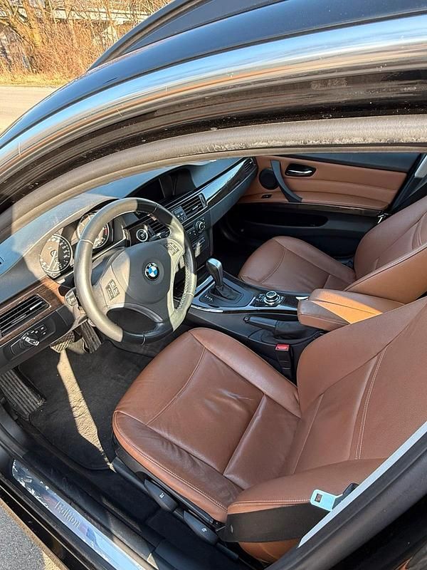 Gebraucht BMW 320 Exclusive 184 PS (135 kW) 2011 Schwarz Kombi