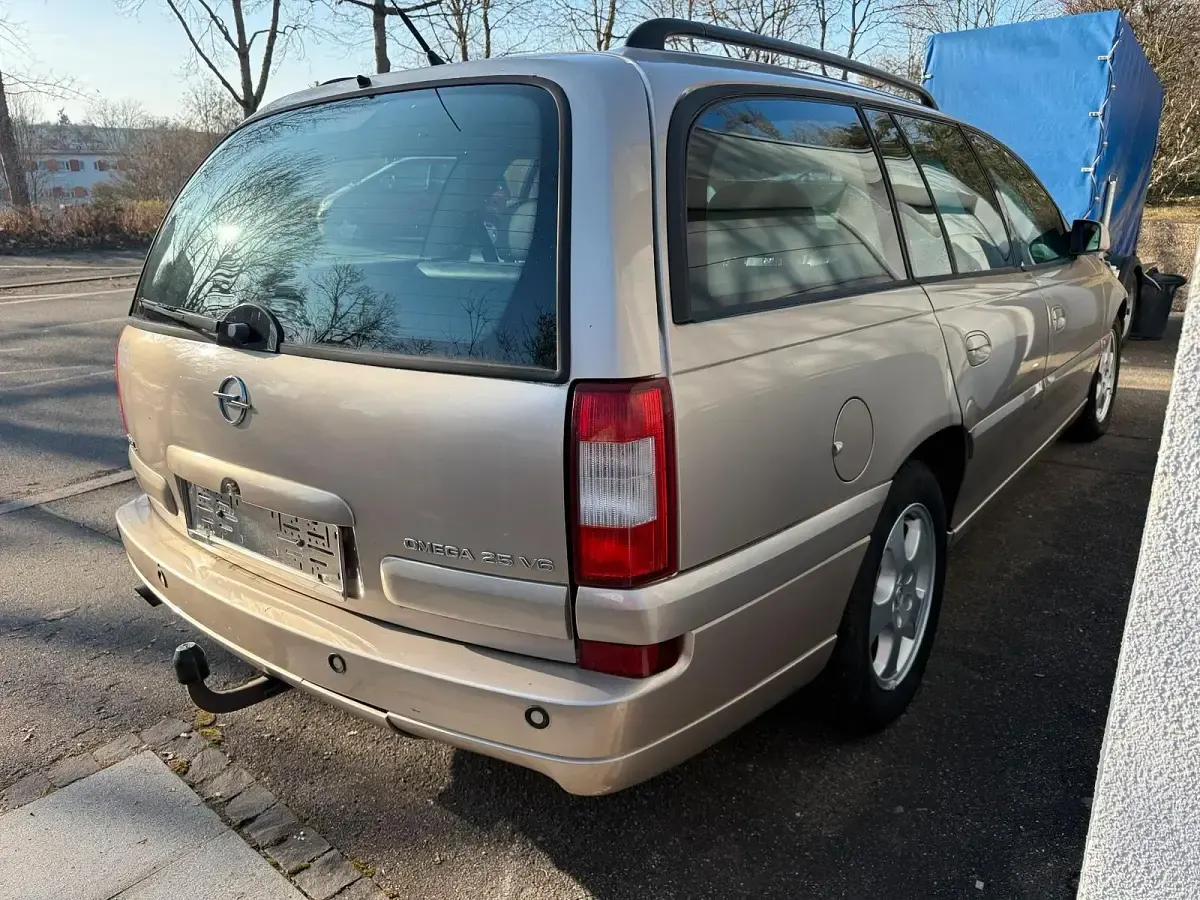 Gebraucht Opel Omega 170 PS (125 kW) 2000 Gold Kombi