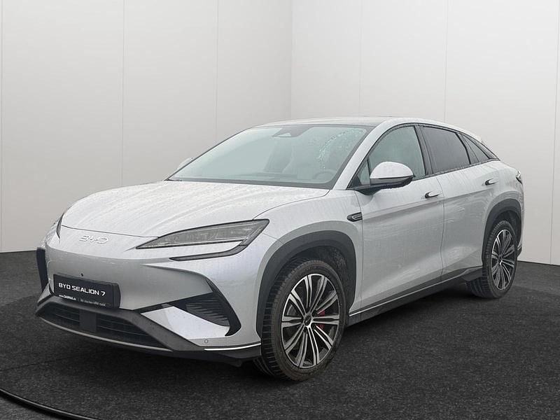 Neu BYD Sealion 7 389 kW (530 PS) 2026 Grau SUV
