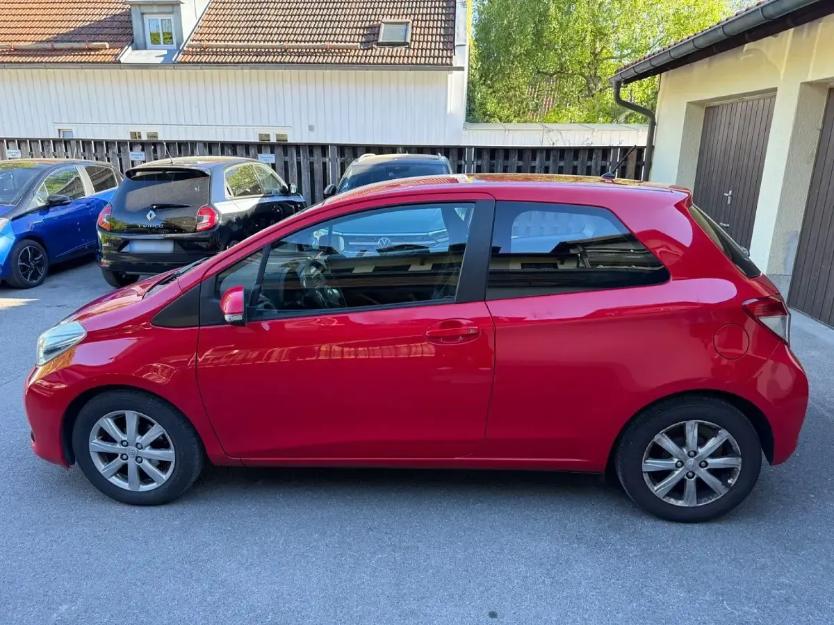 Gebraucht Toyota Yaris Cool 69 PS (50 kW) 2013 Beige Kleinwagen