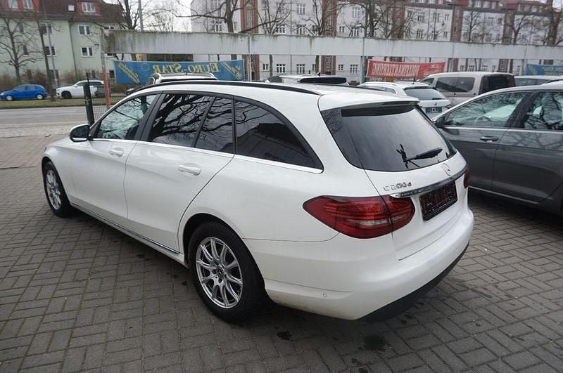 Gebraucht Mercedes C200 150 PS (110 kW) 2018 Weiß Limousine