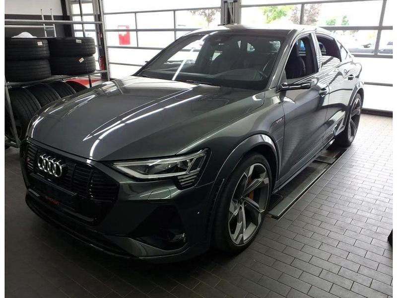 Daytonagrau (metallic) Gebraucht 2022 Audi e-tron Ambiente SUV | 45.900 € (Superpreis) - Bild 1/4