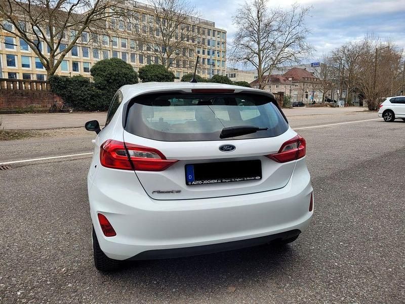Gebraucht Ford Fiesta Cool & Connect 71 PS (52 kW) 2019 Weiß Kleinwagen