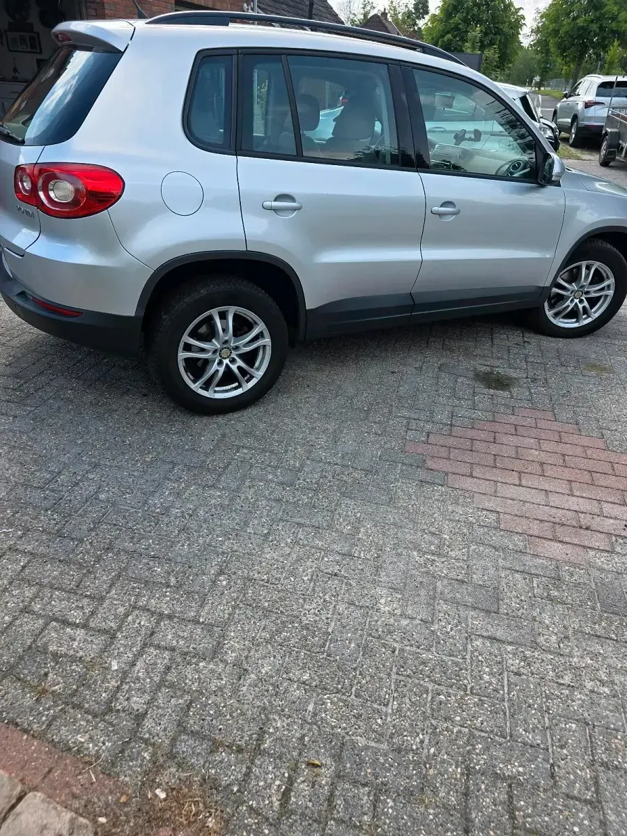 Gebraucht VW Tiguan 140 PS (102 kW) 2009 Silber SUV