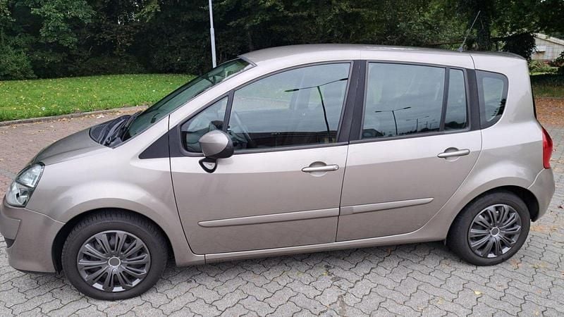 Braun Gebraucht 2010 Renault Modus Van / Kleinbus | 2.950 € - Bild 1/4