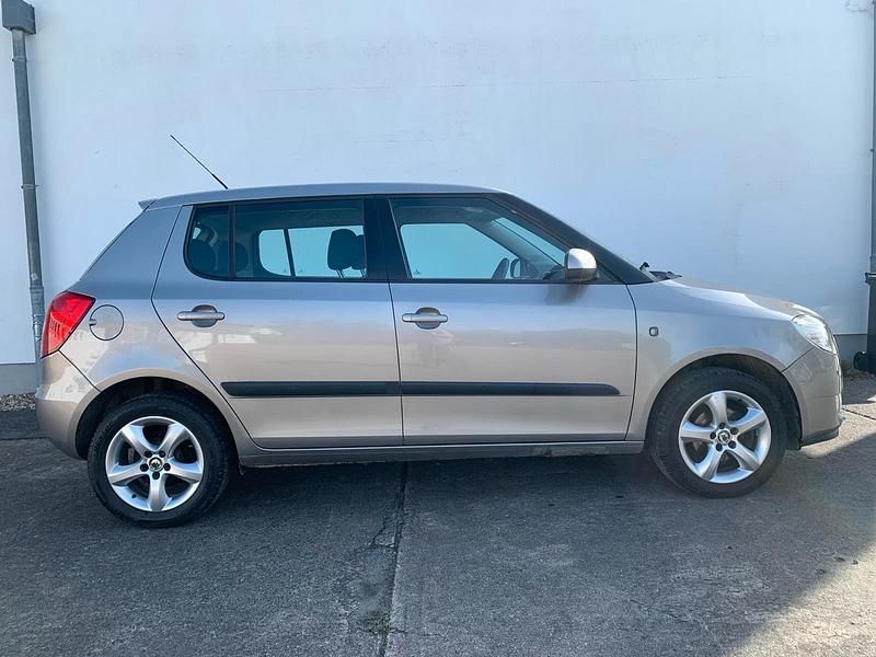 Gebraucht Skoda Fabia Ambiente 70 PS (51 kW) 2008 Beige Limousine