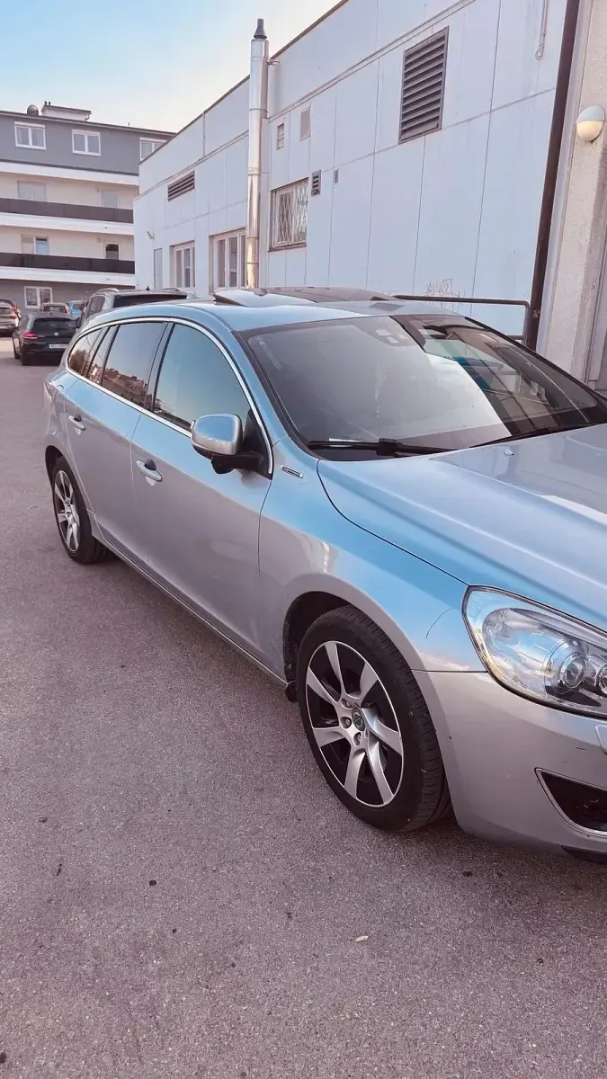 Gebraucht Volvo V60 220 PS (161 kW) 2013 Grau Kombi