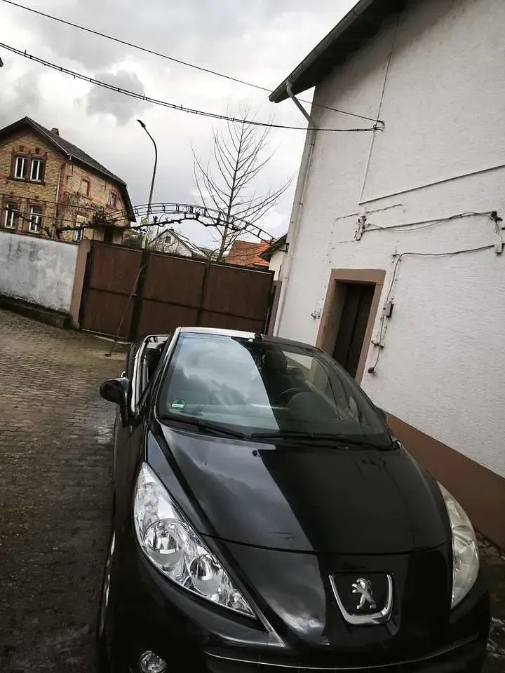 Gebraucht Peugeot 207 CC Access 120 PS (88 kW) 2014 Schwarz Cabrio