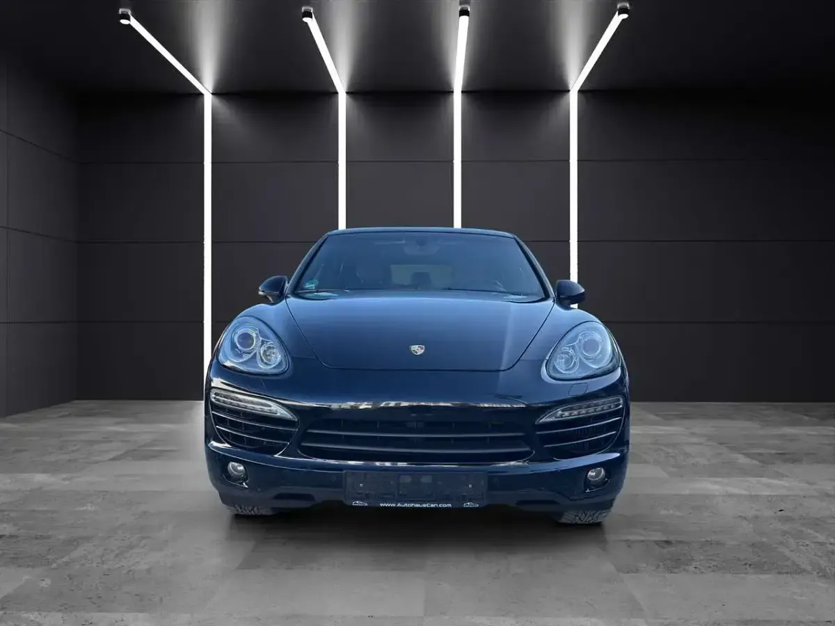 Gebraucht Porsche Cayenne Diesel 239 PS (175 kW) 2011 Tiefschwarz SUV