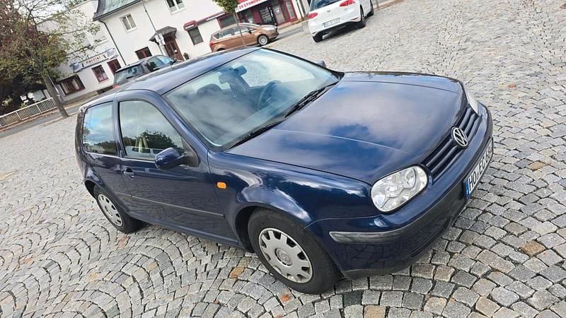 Blau Gebraucht 1998 VW Golf IV Limousine | 1.555 € (Guter Preis) - Bild 1/4