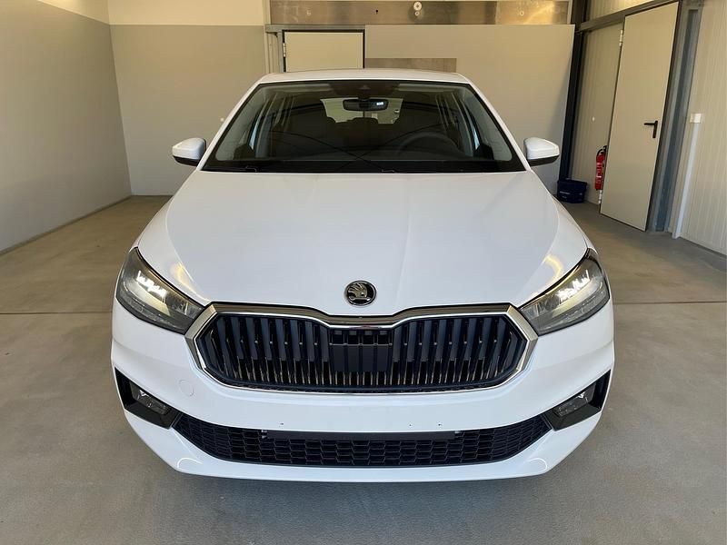 [9p9p] candy white Neu 2025 Skoda Fabia Essence Kleinwagen | 19.280 € (Guter Preis) - Bild 1/4