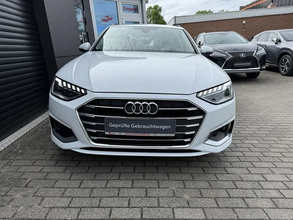 Używany Audi A4 Advanced 204 KM (150 kW) 2023 Biały Kombi
