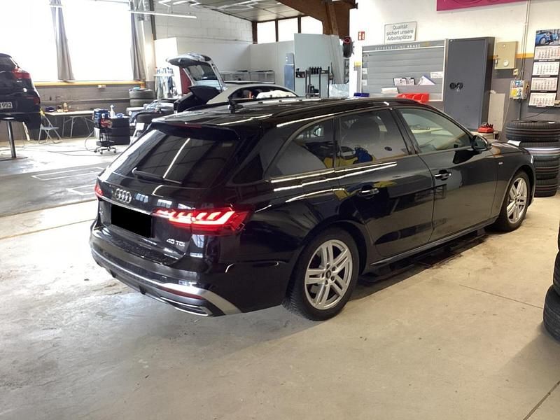 Gebraucht Audi A4 S-Line 204 PS (150 kW) 2023 Außenfarbe: Kombi