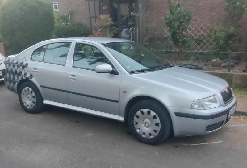 Silber Gebraucht 2009 Skoda Octavia Limousine | 5.000 € (Superpreis) - Bild 1/4