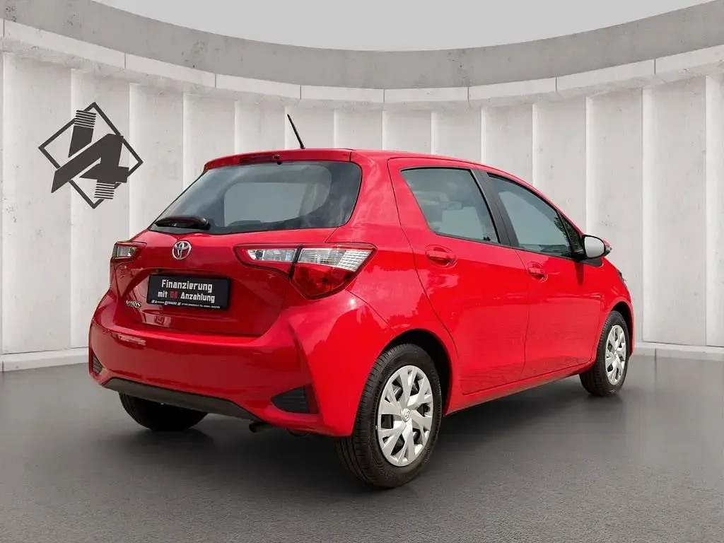 Gebraucht Toyota Yaris 69 PS (50 kW) 2019 Rot Limousine