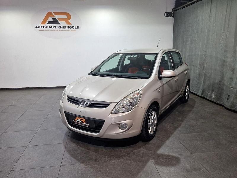 Silber Gebraucht 2009 Hyundai i20 Style Limousine | 4.999 € (Guter Preis) - Bild 1/4