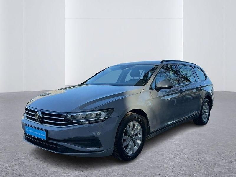 Gebraucht VW Passat Conceptline 150 PS (110 kW) 2022 Mondsteingrau Kombi