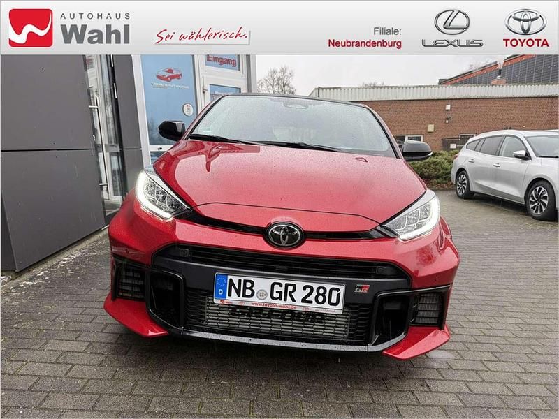 Gebraucht Toyota Yaris 280 PS (205 kW) 2025 Rot Limousine