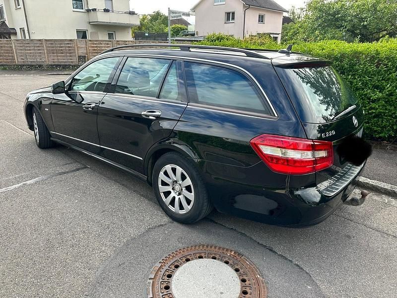 Gebraucht Mercedes E220 170 PS (125 kW) 2010 Schwarz Kombi