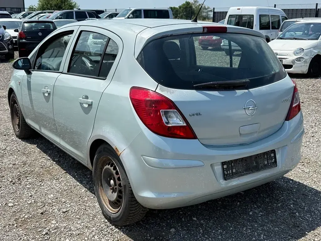 Gebraucht Opel Corsa Edition 80 PS (58 kW) 2009 Grün Kleinwagen