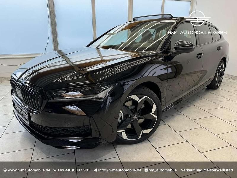 Ebony schwarz metallic Neu 2025 Skoda Superb SportLine Kombi | 51.890 € (Fairer Preis) - Bild 1/4