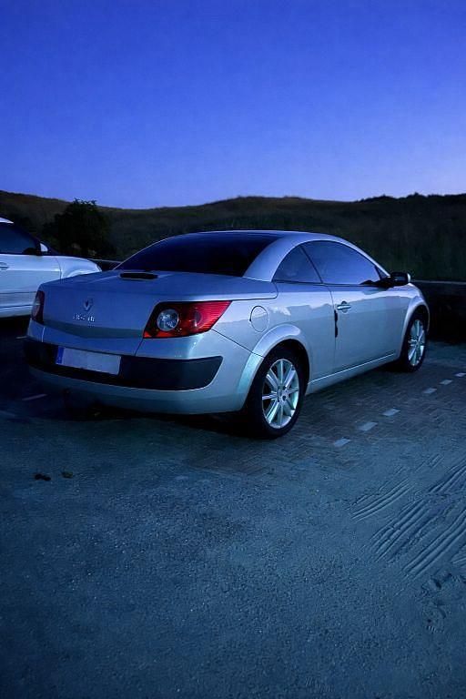 Grau Gebraucht 2005 Renault Mégane Cabriolet Exception Cabrio | 2.299 € (Fairer Preis) - Bild 1/4