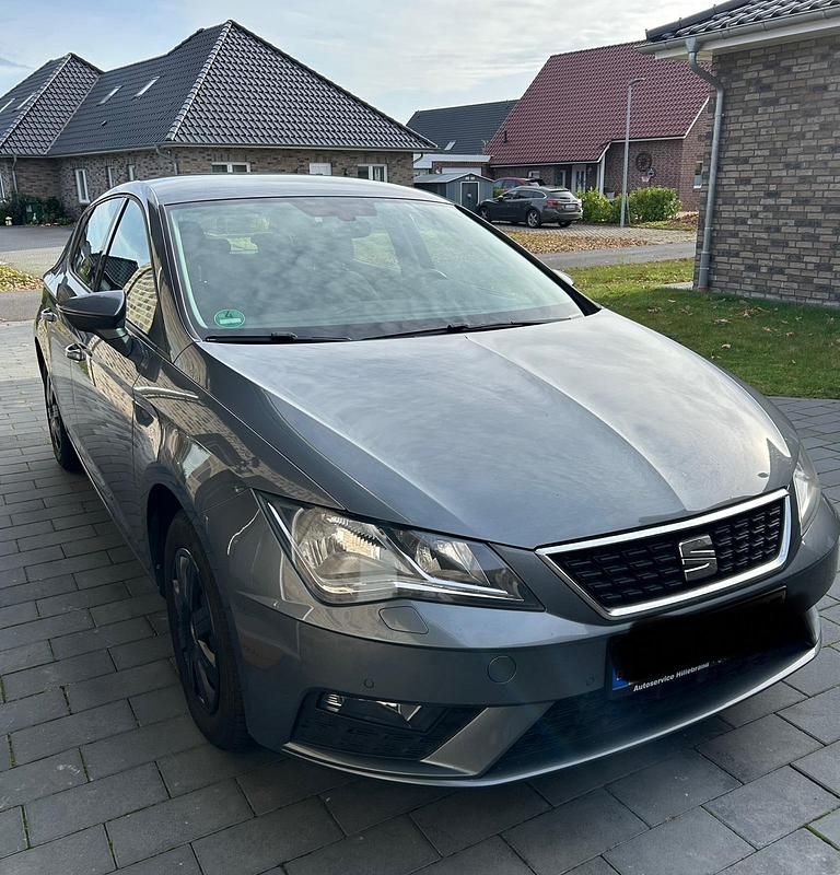 Grau Gebraucht 2017 Seat Leon Limousine | 9.500 € (Guter Preis) - Bild 1/4