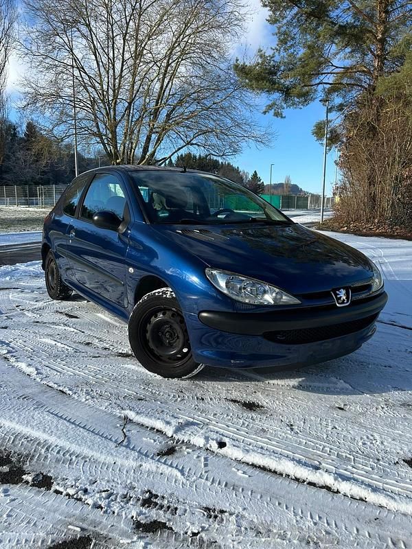 Blau Gebraucht 2008 Peugeot 206 Kleinwagen | 2.349 € (Fairer Preis) - Bild 1/4