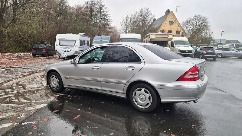 Silber Gebraucht 2005 Mercedes C200 Limousine | 4.000 € (Fairer Preis) - Bild 1/4